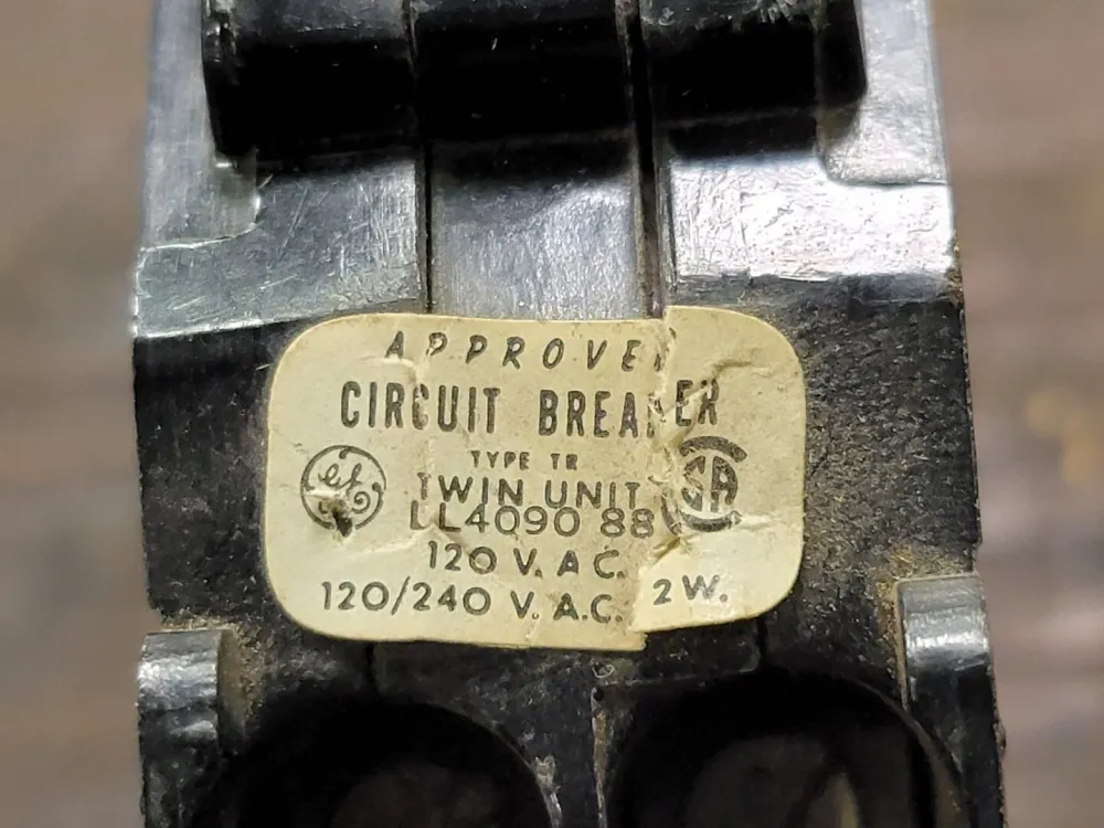 15 Amp, 2 Pole, 120/240 volts Circuit Breaker TR215