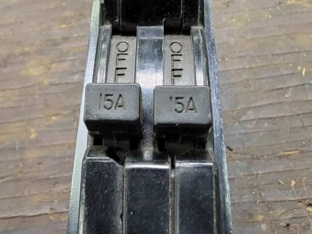 15 Amp, 2 Pole, 120/240 volts Circuit Breaker TR215