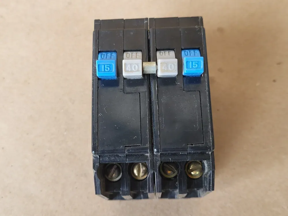 15 Amp 1 Pole, 40 Amp 2 Pole, 240 Volts Quad Tandem Circuit Breaker