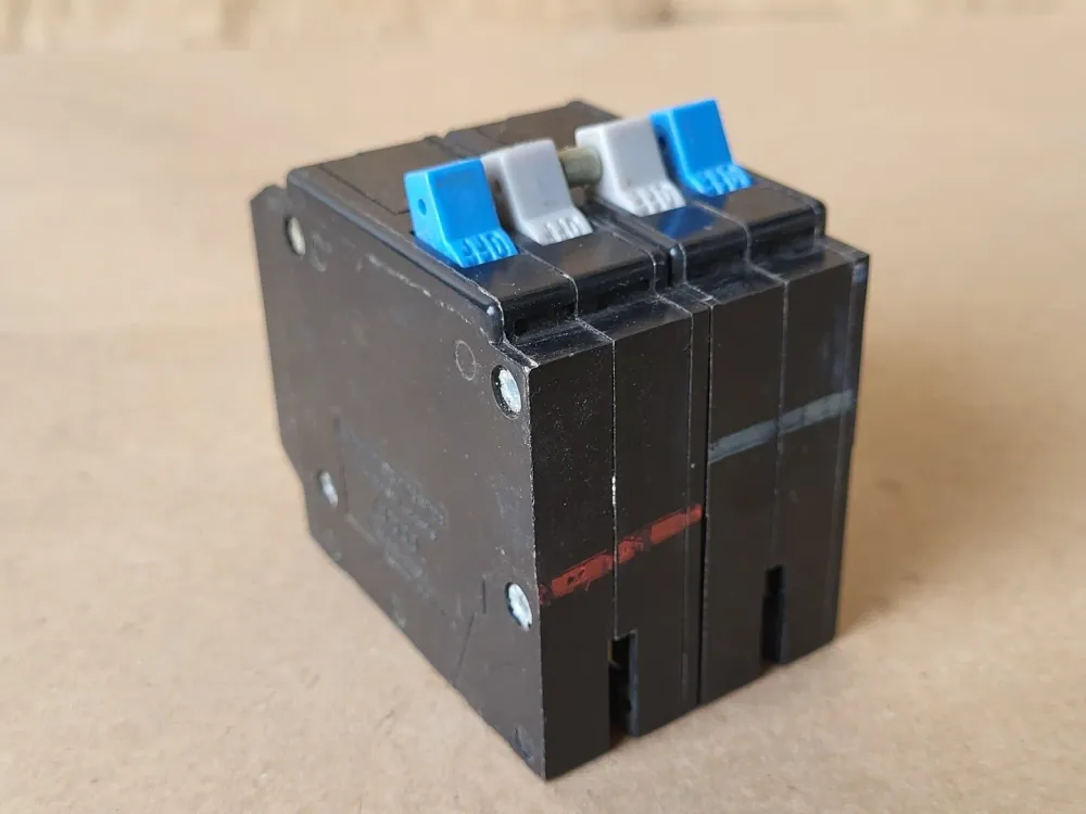15 Amp 1 Pole, 40 Amp 2 Pole, 240 Volts Quad Tandem Circuit Breaker