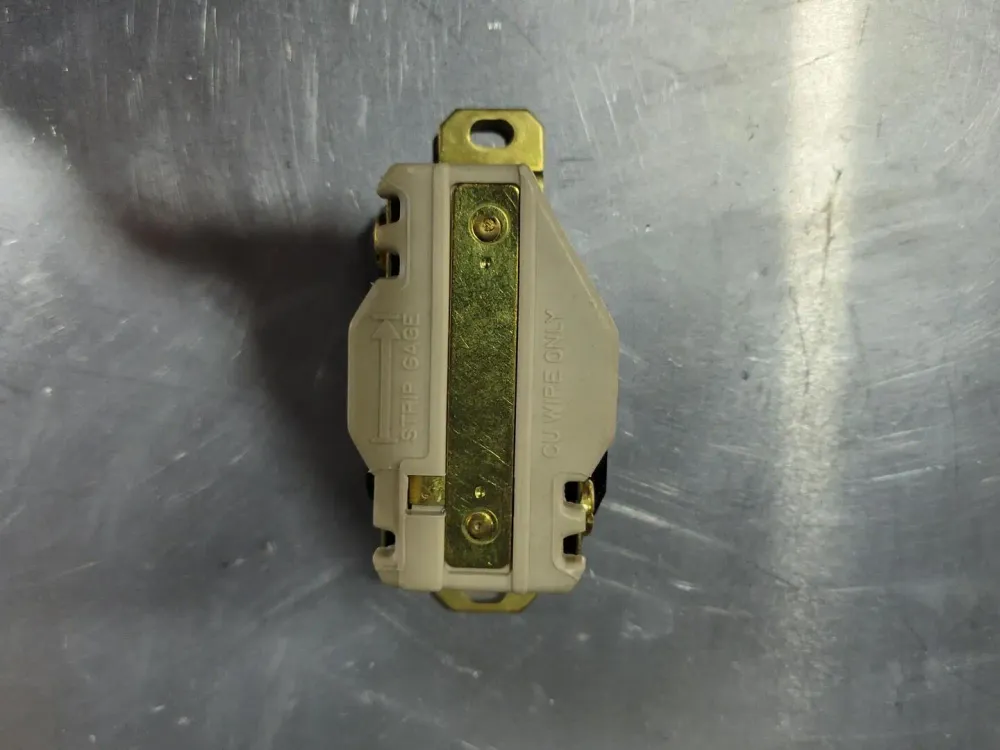 30 Amp Twist-Lock Receptacle HBL2620