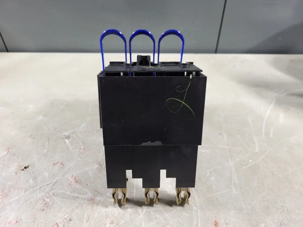 Disconnect Switch w/ 3 Times 25 Amp Fuse LPJ-25SP