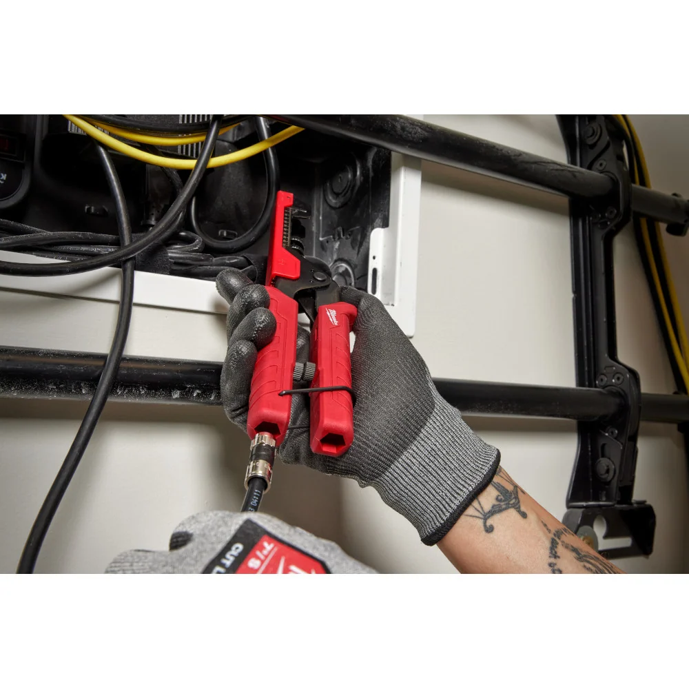 Wereldreis MILWAUKEE Extra lang Reach Compression Coax Crimper