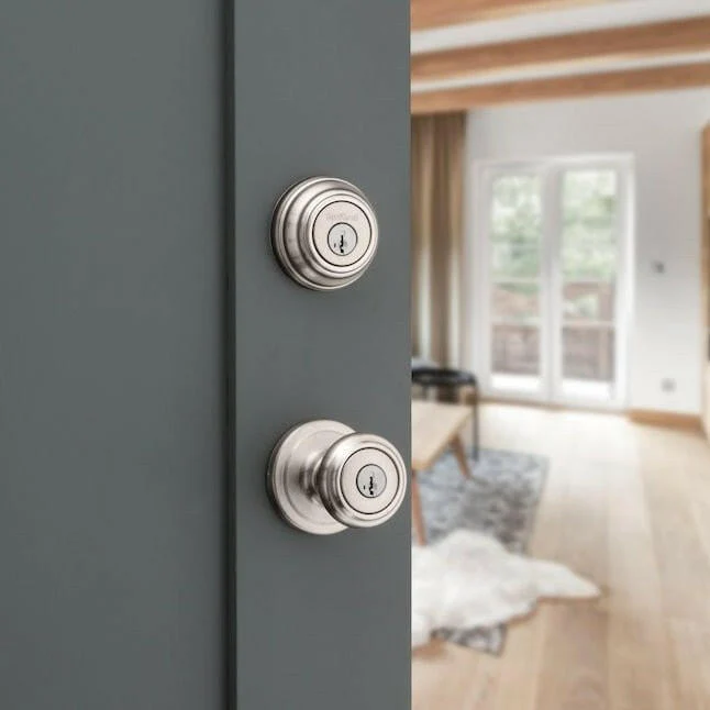 Kwikset Signatures Cameron Satijnstof Nickel Smartkey Single-cylinder deadbolt Keyed Entry Door Knob Combo Pack