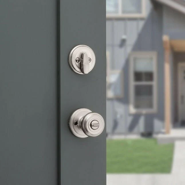 Kwikset Signatures Cameron Satijnstof Nickel Smartkey Single-cylinder deadbolt Keyed Entry Door Knob Combo Pack