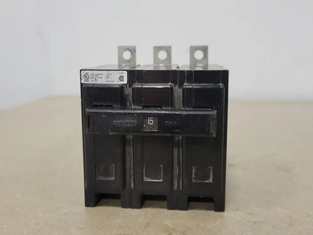 15 Amp, 3 Pole, 240 volts Circuit Breaker BAB3015H