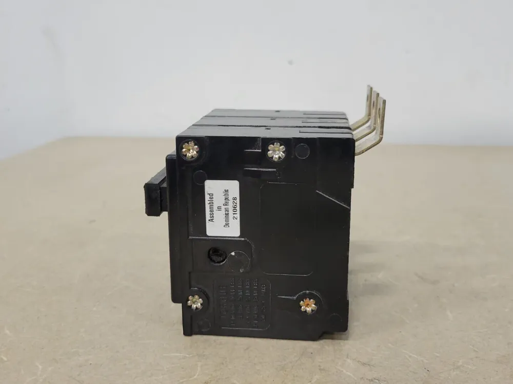 15 Amp, 3 Pole, 240 volts Circuit Breaker BAB3015H