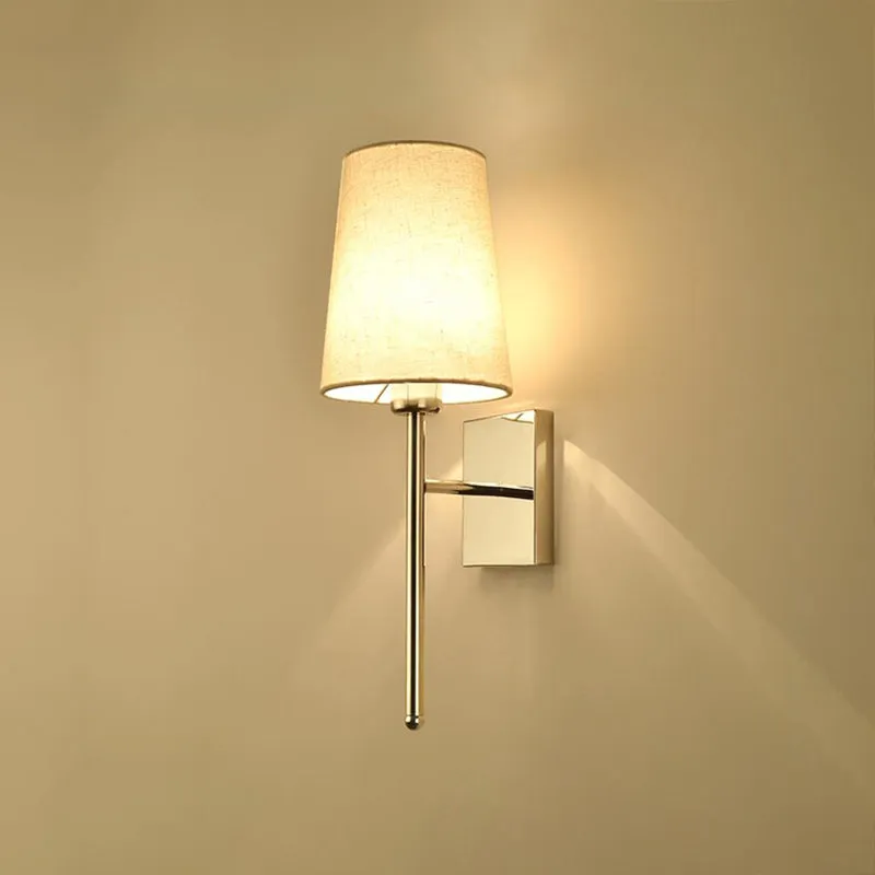 Taps toelopende wandkandelaar Verlichting Modernisme Stof LED-wandmontagelamp chroom voor nachtkastje