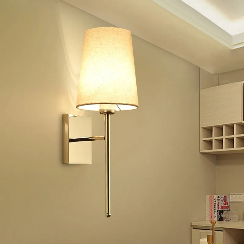 Taps toelopende wandkandelaar Verlichting Modernisme Stof LED-wandmontagelamp chroom voor nachtkastje