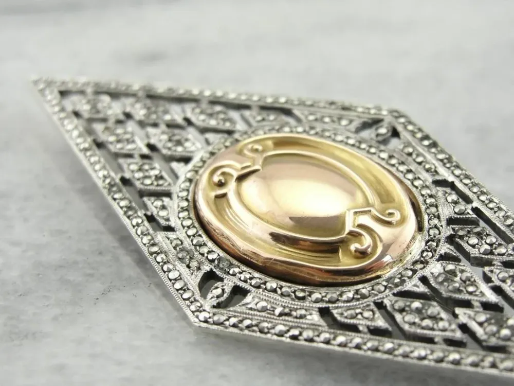 Precisie Hand Set Marcasite Brooch Gouden Center