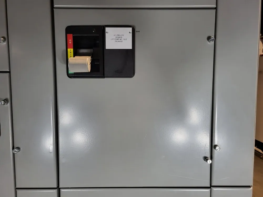 40 Amp MCC Circuit Breaker HFD3040S Bucket Freedom 2100 MCC Frame met Overspanningsbeveiliging