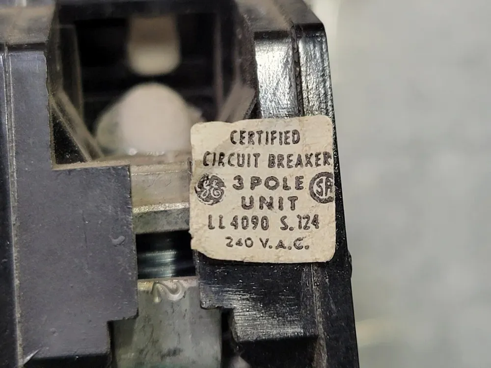 15 Amp, 3 Pole, 120/240 volts Circuit Breaker THQL315