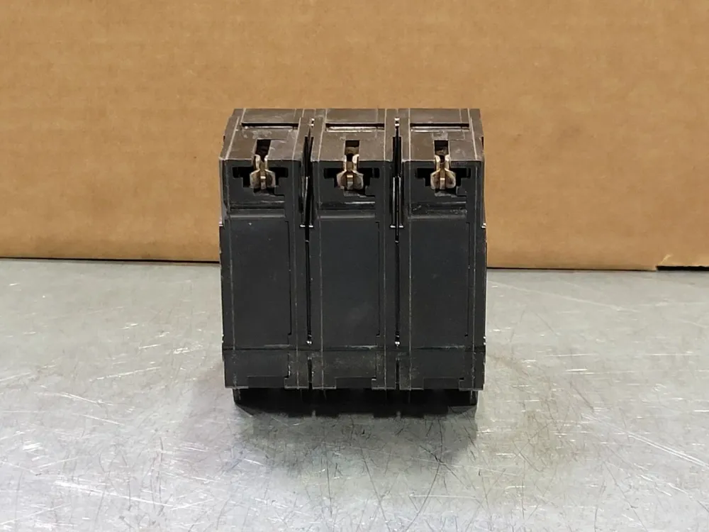 15 Amp, 3 Pole, 120/240 volts Circuit Breaker THQL315