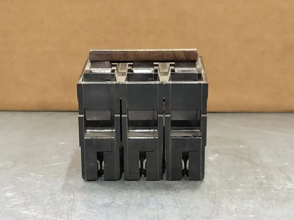 15 Amp, 3 Pole, 120/240 volts Circuit Breaker THQL315