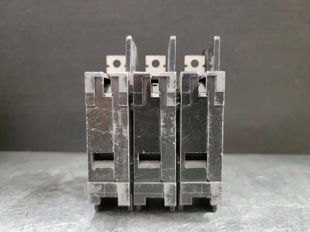 20 Amp, 3 Pole, 240 Volts Circuit Breaker BQ3B020H