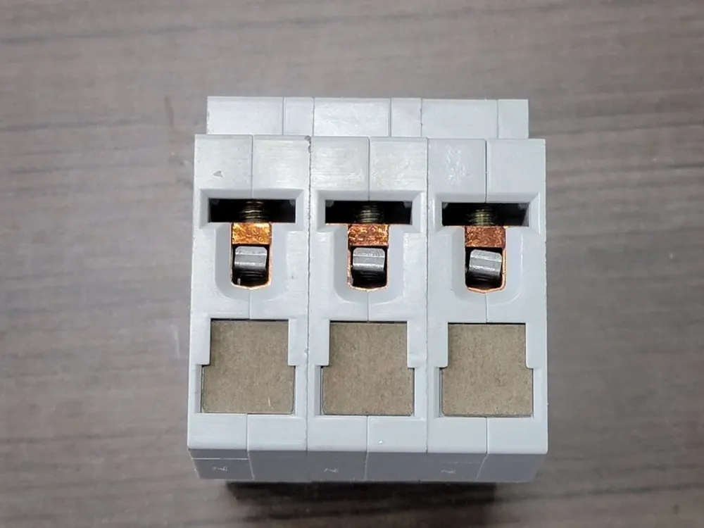 6 Amp, 3 Pole, 400 volts Circuit Breaker 5SX23-D6