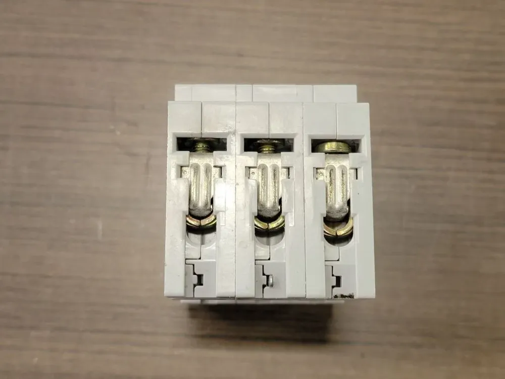 6 Amp, 3 Pole, 400 volts Circuit Breaker 5SX23-D6