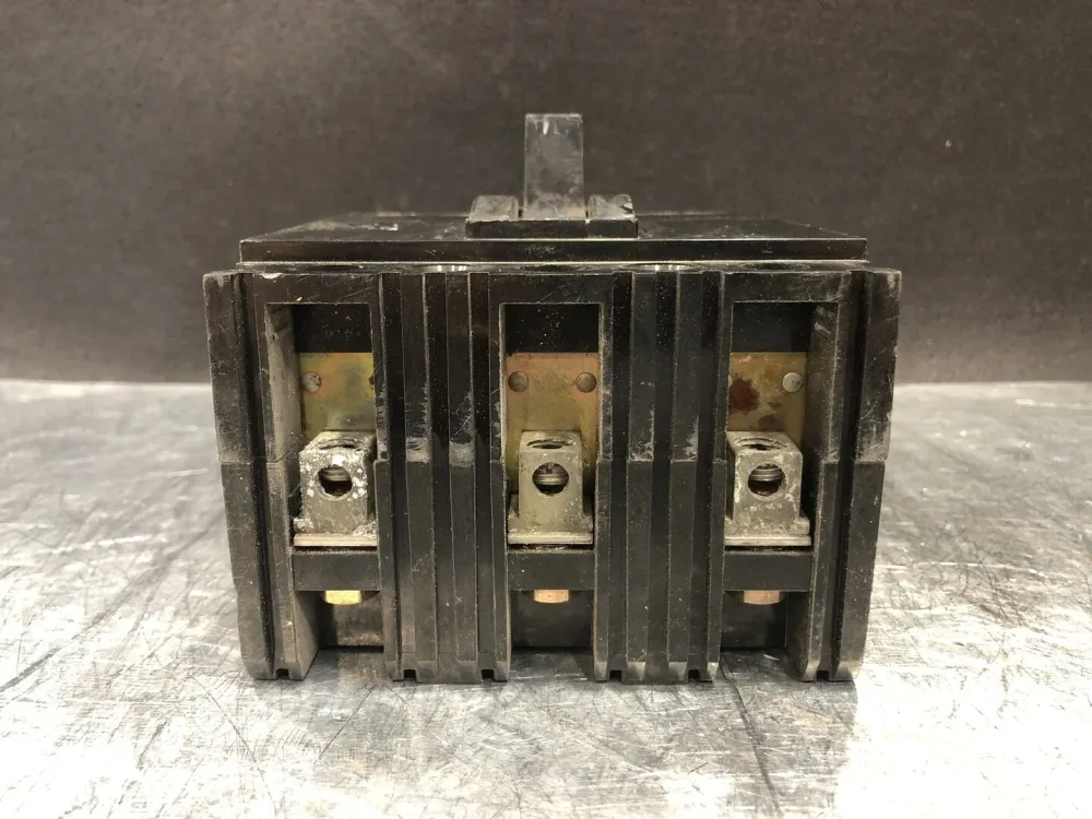 15 Amp, 3 Pole, 600 volts Circuit Breaker LB-782
