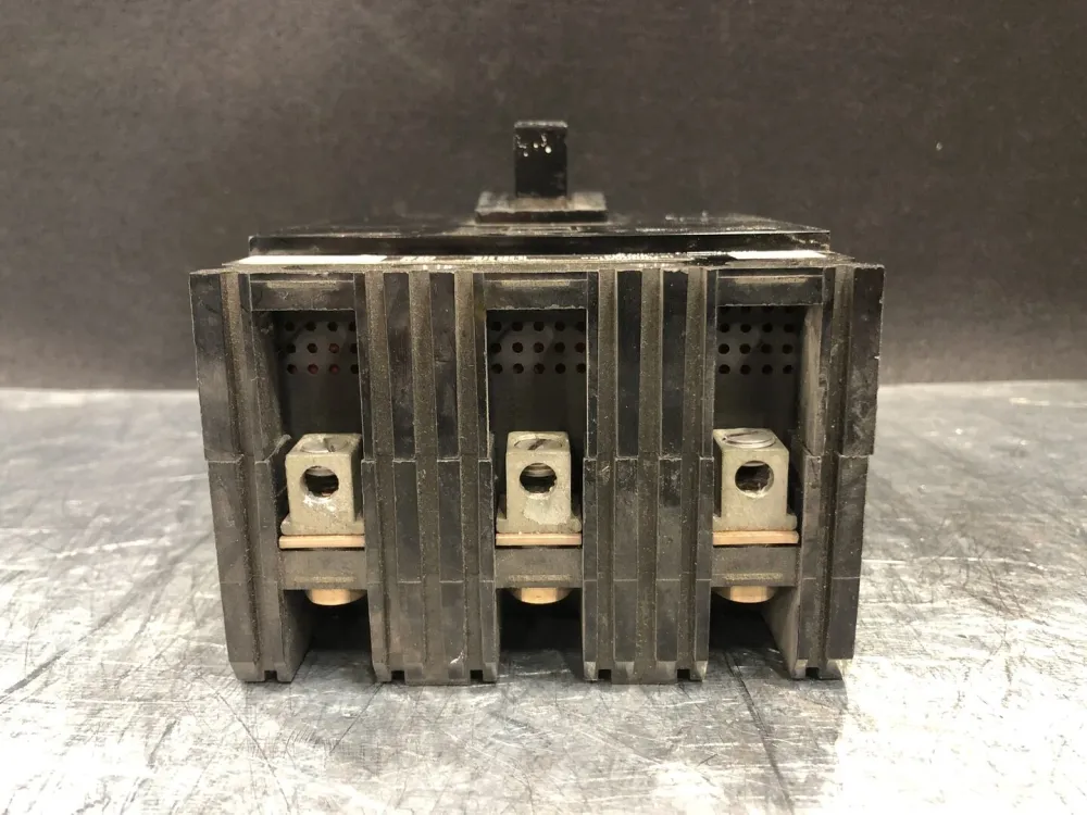 15 Amp, 3 Pole, 600 volts Circuit Breaker LB-782