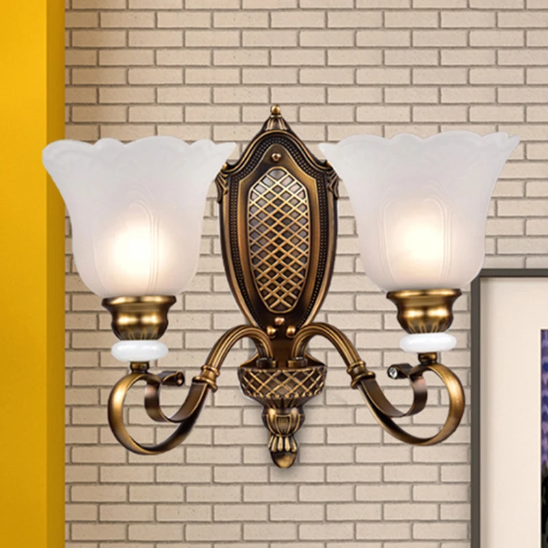 Klassiek bloemige schanslamp, 1/2-lichts wit glazen wandlamp met metalen gebogen arm brons met SOS-functie