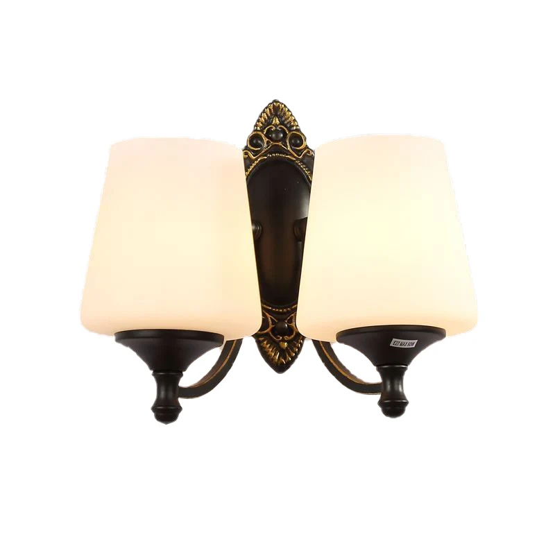 Klassiek conische schanslamp, 1/2-lichts wit glazen wandlamp met metalen gebogen arm zwart