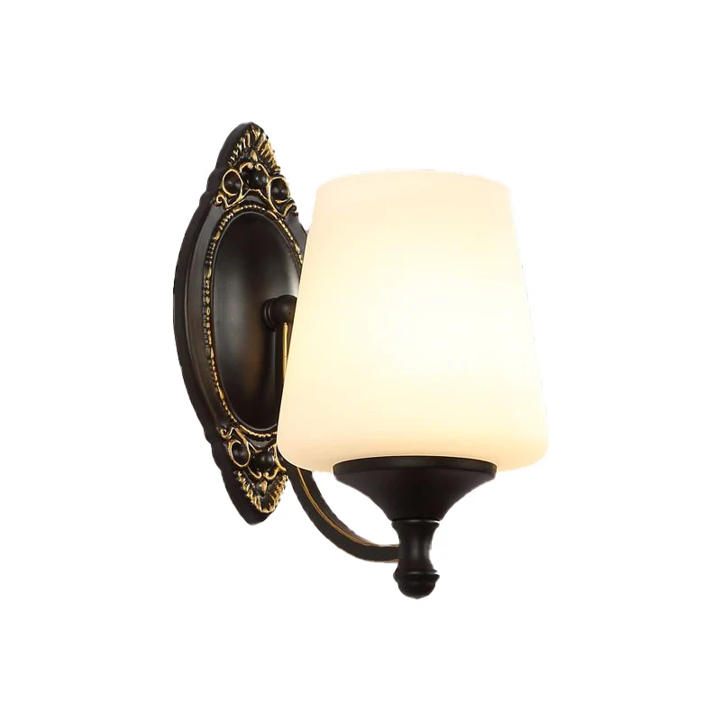 Klassiek conische schanslamp, 1/2-lichts wit glazen wandlamp met metalen gebogen arm zwart