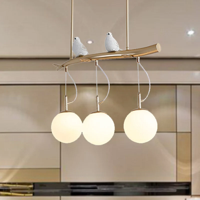 Oplaadbare LED Gouden plantvormige hanglamp Eigentijdse hanglamp van opaalglas met matglas voor hotel