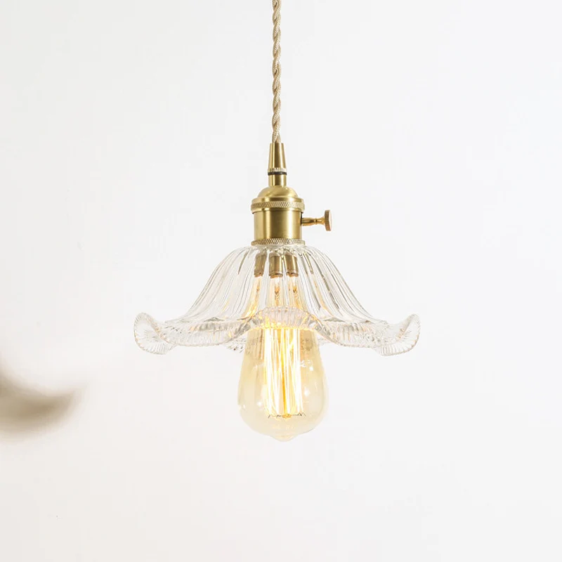 1-lichts bloemen/uitlopende/kegel hanglamp rustiek messing stralend geribbeld/gerasterd glazen plafond hanglamp boven tafel