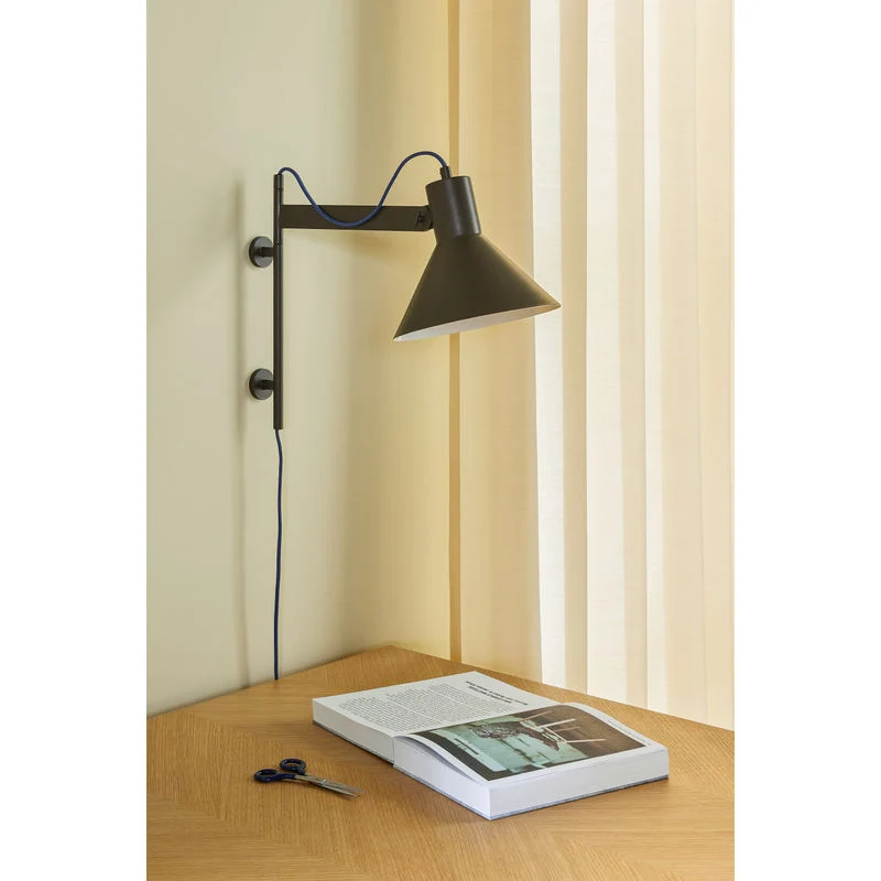 Hübsch Studio wandlamp, bruin voor Fabriekshallen