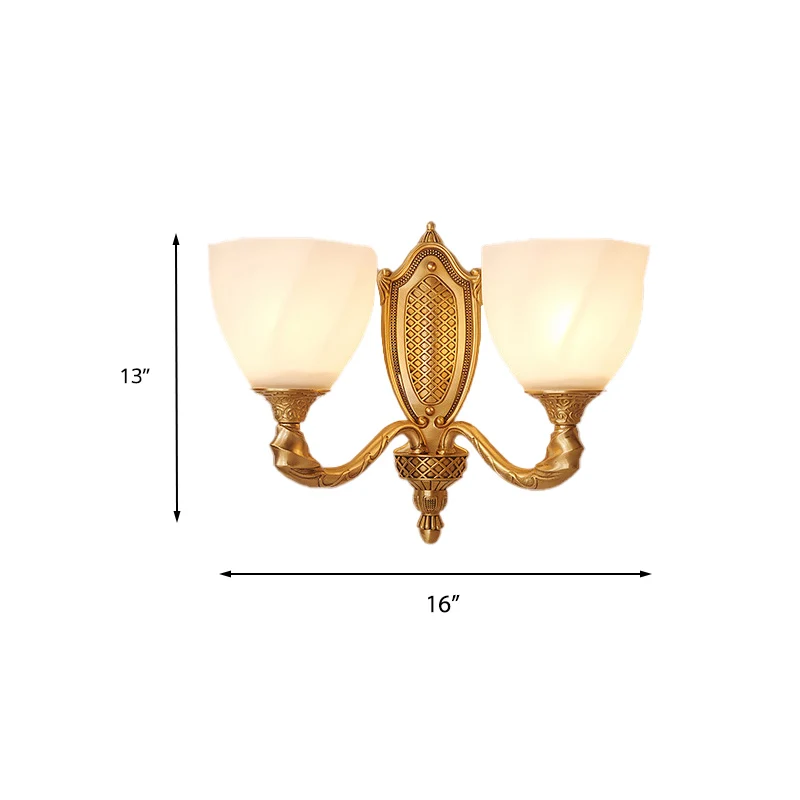 1/2 lichten matglazen wandkandelaar zwak retro gouden koepel instapwandlamp met metalen gescrolde arm
