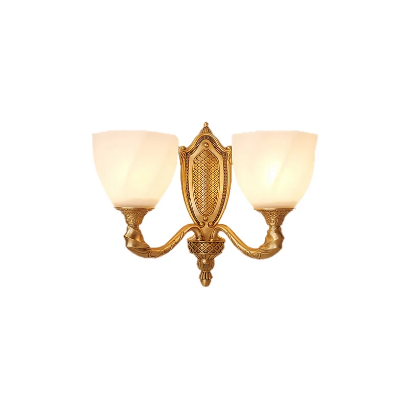 1/2 lichten matglazen wandkandelaar zwak retro gouden koepel instapwandlamp met metalen gescrolde arm