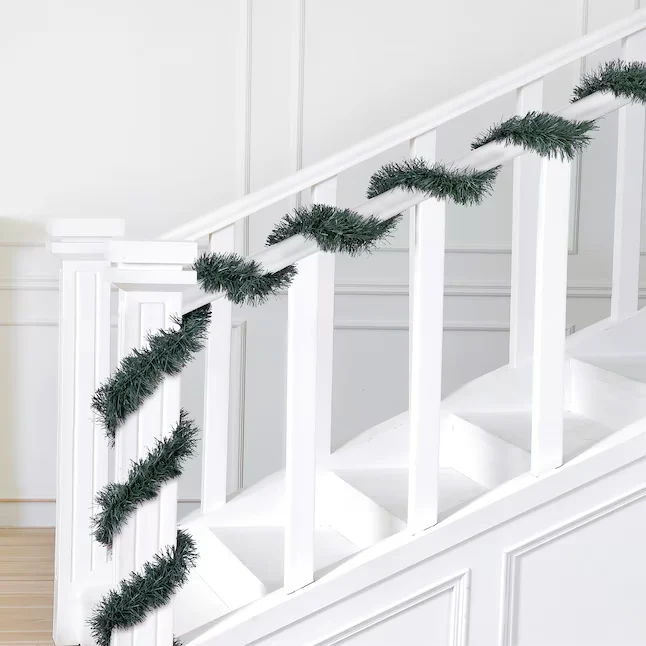 Holiday Living Indoor/Outdoor 100-ft Mild Pine Artificial Garland