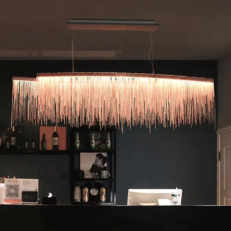 Modernistische LED-plafondkroonluchter Lineaire druppelhanger met aluminium kap voor woonkamer Chroom Afwerking