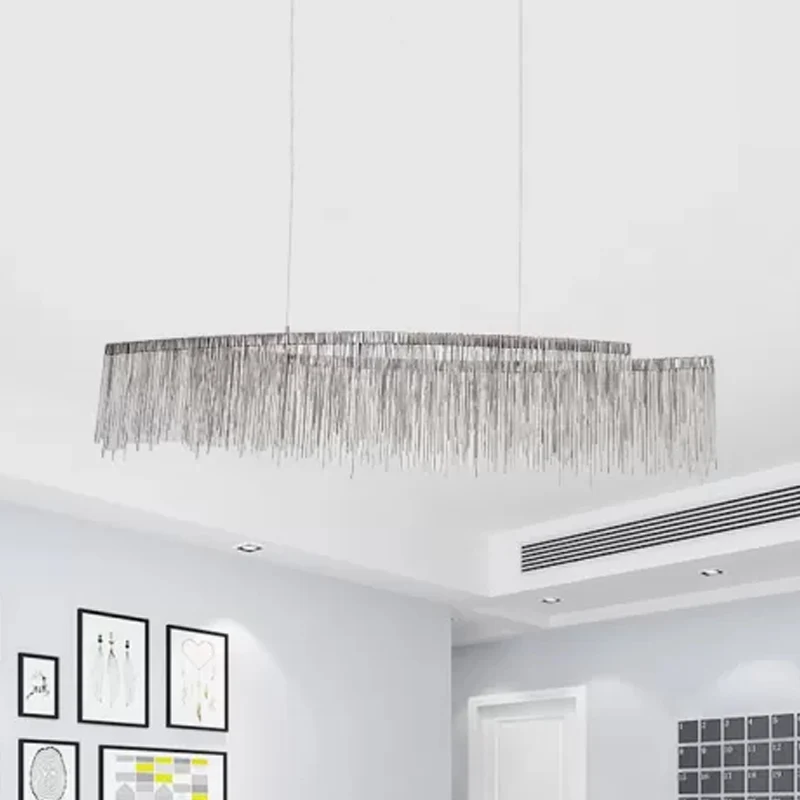 Modernistische LED-plafondkroonluchter Lineaire druppelhanger met aluminium kap voor woonkamer Chroom Afwerking