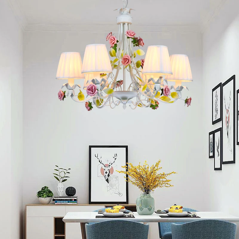 Witte hanglamp van geplooide stof, Empire Shade, pastorale stijl kroonluchter met decoratieve roos met 3 Lichtpunten