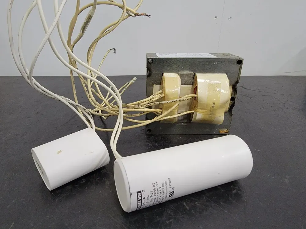 120 Volts 2 Lamps Magnetic Ballast w/ Ignitor and Capacitor LU250/TRI