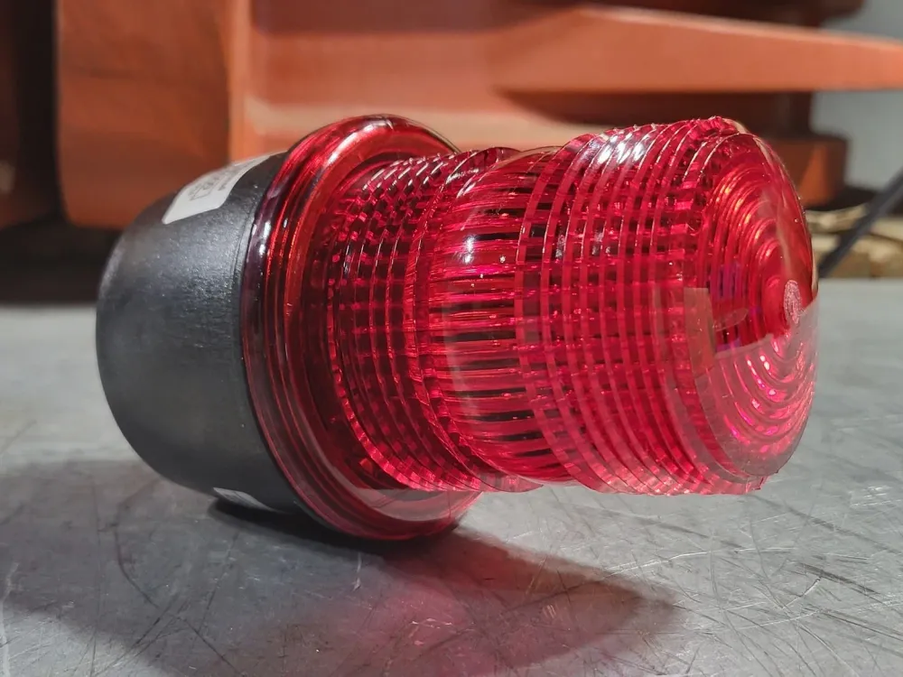 Low Profile Strobe Light LP3P-012-048R voor Binnen en Buiten
