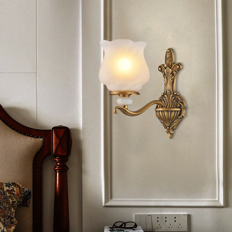 Wandkandelaar met 1/2 kop, verlichting traditionele stijl, bloemblaadjesschaduw, matglazen wandlamp messing | Snel Leverbaar