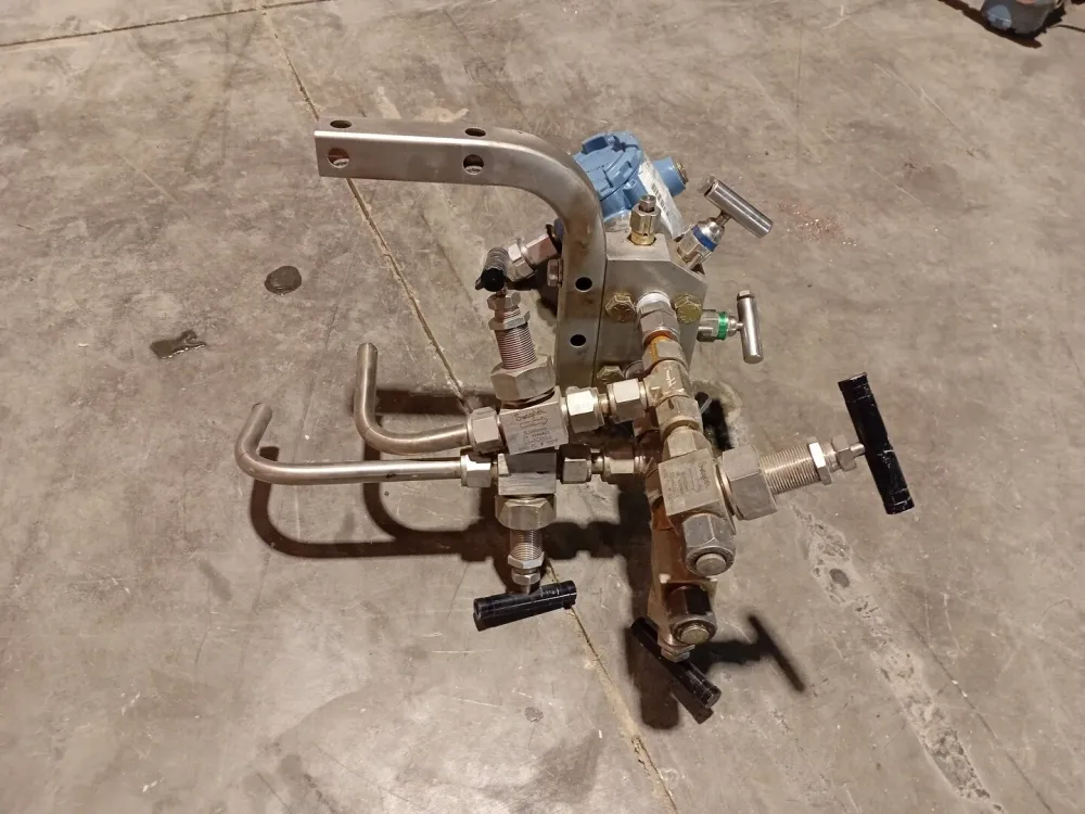 Haakse Coplanar Pressure Transmitter 3051CD2A52A1AC6 w/ Valve Manifold