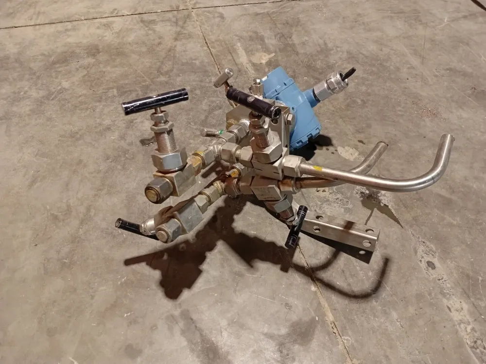Haakse Coplanar Pressure Transmitter 3051CD2A52A1AC6 w/ Valve Manifold