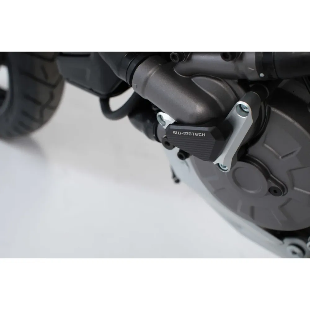 WATER PUMP PROTECTOR DUCATI MONSTER 821/1200/R, HYPERMOTARD 939/950/SP, HYPERSTRADA 939, DIAVEL AND MULTISTRADA 950/1200/1...