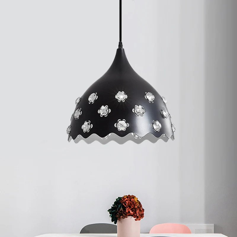 Moderne hangende plafondlamp met 1 lamp, eetkamer, moderne zwarte afwerking en metalen uienkap | Snel Leverbaar