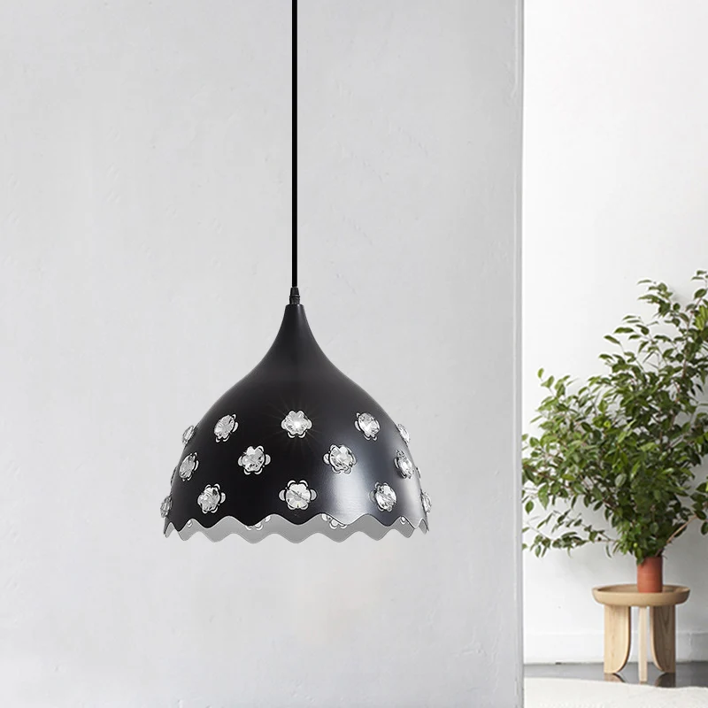 Moderne hangende plafondlamp met 1 lamp, eetkamer, moderne zwarte afwerking en metalen uienkap | Snel Leverbaar