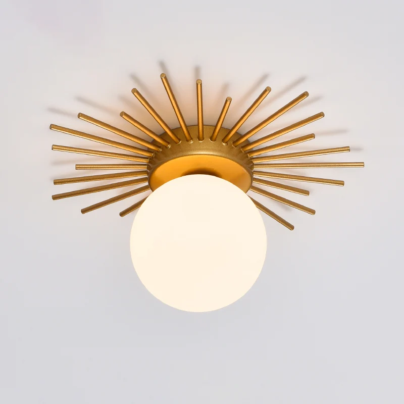 Premium Kwaliteit Slaapkamerplafondlamp met één lamp, postmoderne inbouwlamp met gouden afwerking en balcrèmekleurige glaz...