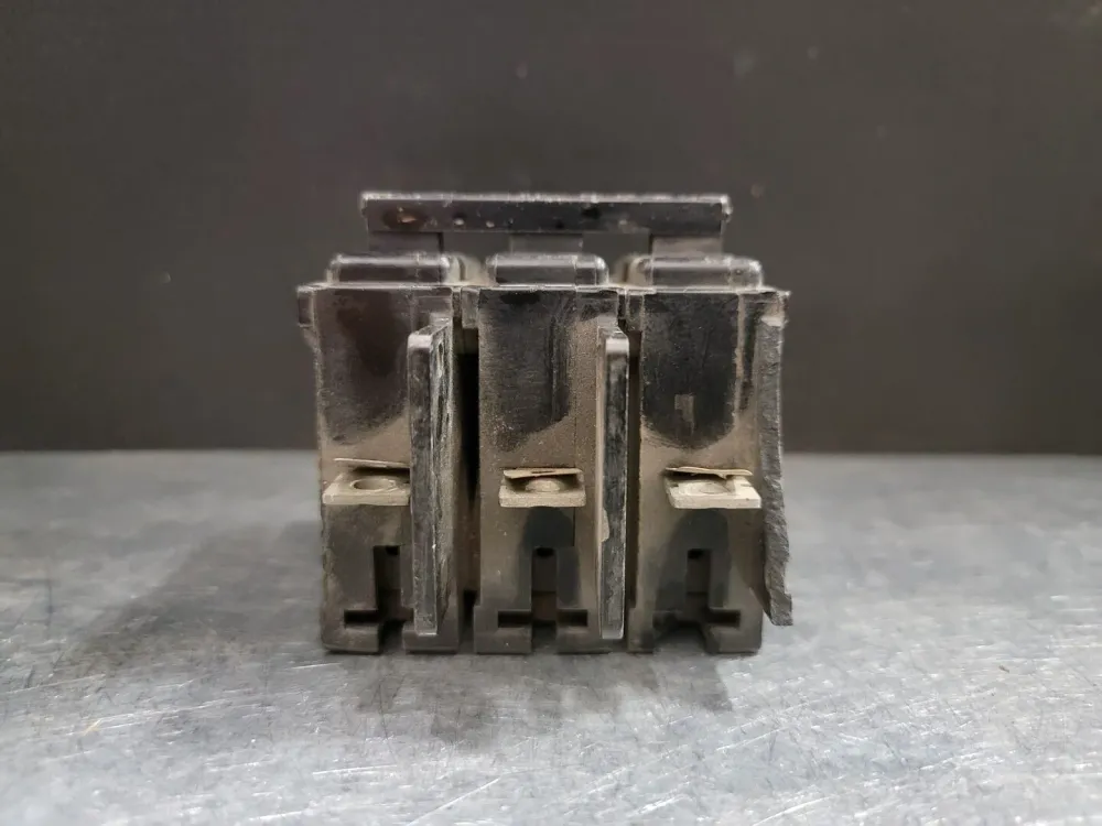 20 Amp, 3 Pole, 240 volts Circuit Breaker EQ-B320
