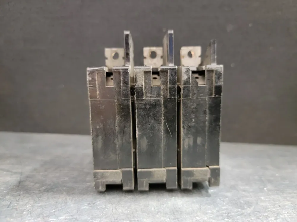 20 Amp, 3 Pole, 240 volts Circuit Breaker EQ-B320