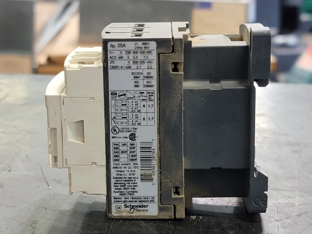 Opbouw 12 Amp, 3 Pole, 1NO + 1NC Contactor LC1D12