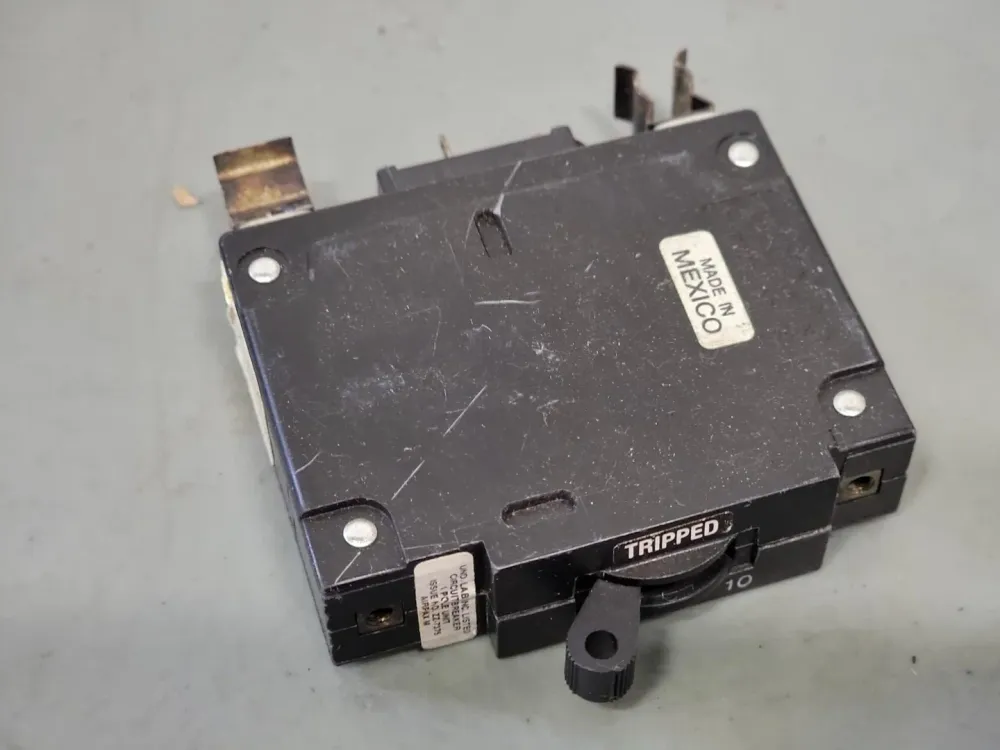 10 Amp, 1 Pole, 80 volts Circuit Breaker LMLC1-1RLS4-28524-10