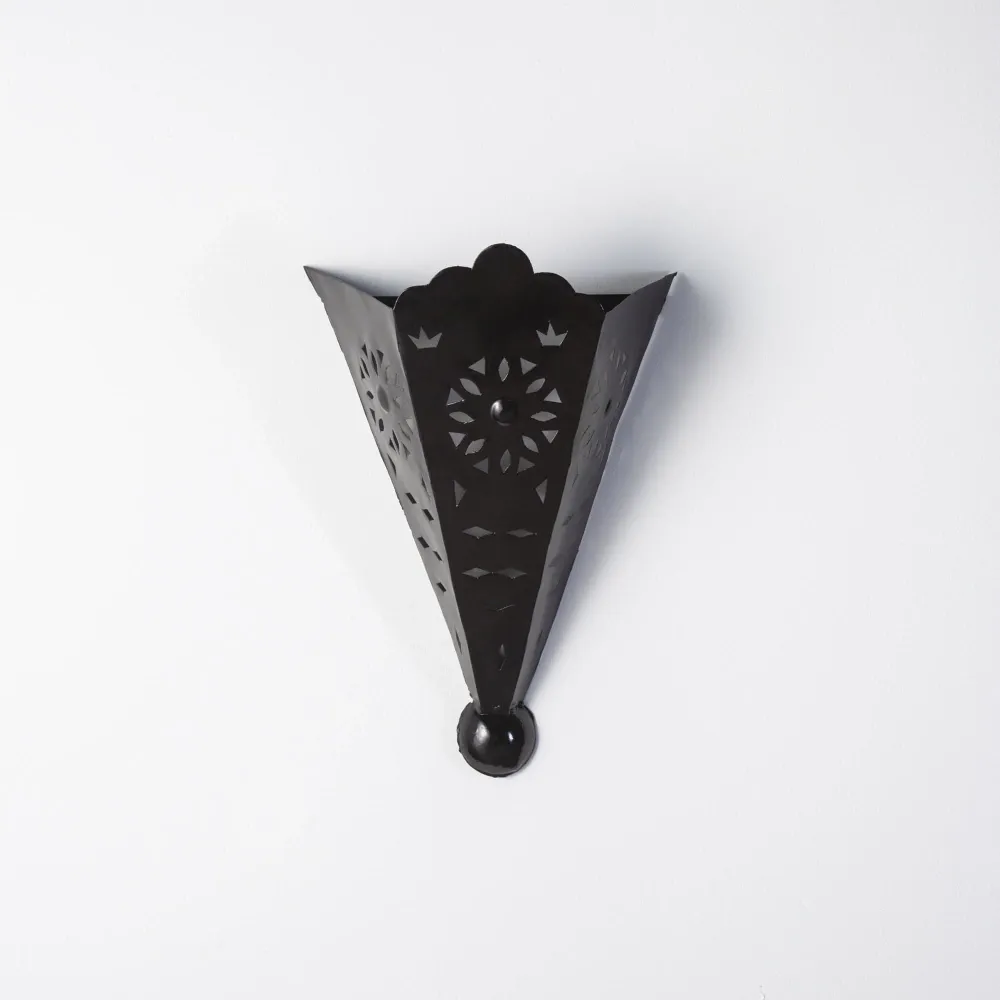Andalusische smeedijzeren wandlamp met Arabische opengewerkte elementen