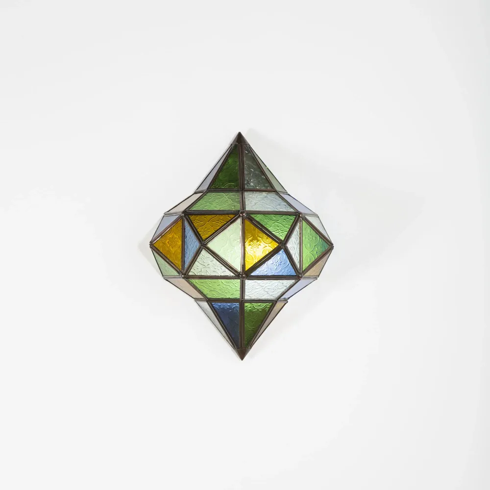 Arabische applicatie van gesmeed en veelkleurig diamantkristal